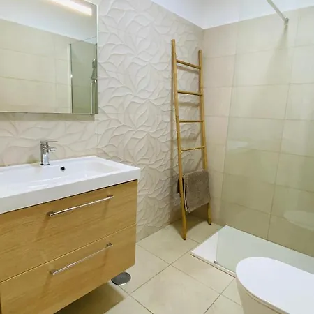 Bonito Cerca Del Mar *