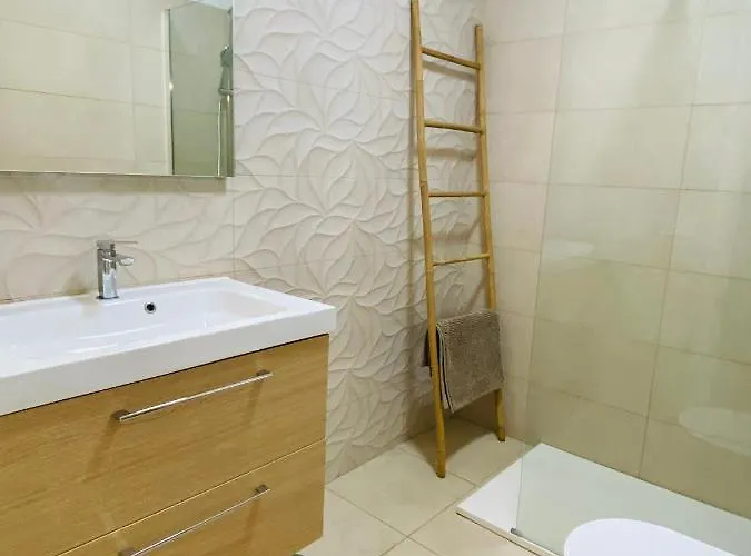 Bonito Cerca Del Mar *